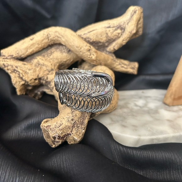 Luxury Crystal Statement Bracelet – Elegant Silver-Tone Stretch Cuff - Picture 4 of 8